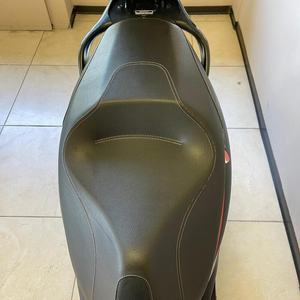 Scooter de Dos Ruedas PIAGGIO BEVERLY 350 ABS - Product Image 4