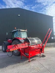 Livraison gratuite Hakki Pilke 43 Pro, processeur de bois professionnel, capacité de 15 tonnes de bûches de 430 mm, PTO / 15 kW, convoyeur hydraulique électrique - Product Image 1