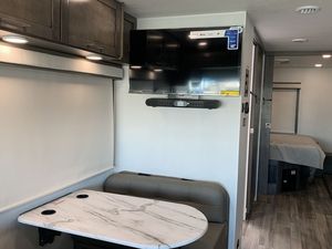 Autocaravana Eléctrica de Lujo 4x4 Todoterreno, Camper Van para 4 Personas con Refrigerador, Autocaravanas 4X4 de Lujo - Product Image 4