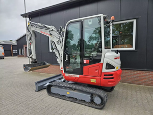 Mini-excavatrice Takeuchi TB235-2 d'occasion de haute qualité à prix avantageux, Takeuchi TB235-2 d'occasion de 3,7 tonnes prête à être expédiée - Product Image 5