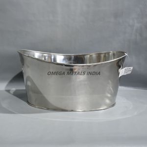 Bañera de bebidas ovalada de acero inoxidable de alta calidad, acabado martillado con asas laterales, perfecta para enfriar vino y cerveza - Product Image 5