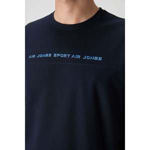 เสื้อยืดพิมพ์ลายกราฟิกทรงโอเวอร์ไซส์ผ้าฝ้ายสีน้ำเงินกรมท่าสำหรับผู้ชาย Air Jones - รุ่น 88371 - Product Image 3