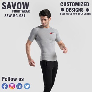 เสื้อรัดกล้ามเนื้อพิมพ์โลโก้ตามสั่งสำหรับผู้ชาย เหมาะสำหรับ MMA BJJ ฝึกซ้อม โต้คลื่น ออกกำลังกาย แห้งเร็ว ป้องกันรังสียูวี รับผลิตแบบ OEM ขายส่ง - Product Image 3