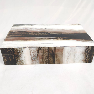 Boîte en bois artisanale de forme rectangulaire, polie, décoration moderne pour la maison, artisanat de table - Product Image 1