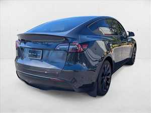 Model Y AWD 2024 d'occasion en excellent état, sièges en cuir foncé, régulateur de vitesse adaptatif, conduite à gauche, prêt à rouler, sans accident ni frais supplémentaires - Product Image 3