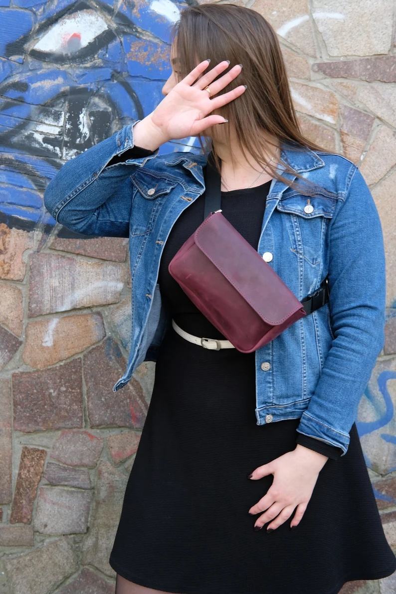 สีแดงเข้ม