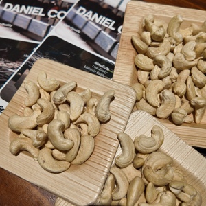 Prix Compétitif Noix de Cajou d'Afrique Grade W240 Biologique avec Certification USDA/UE Emballé Sous Vide Pelé pour la Transformation Alimentaire - Product Image 1