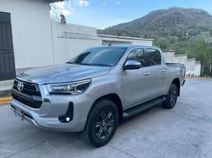 Toyota Hilux 2.8 4X4 2025, Equipamiento Completo, Listo para Enviar - Product Image 2