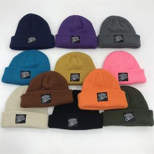 Étiquette tissée personnalisée Stock 100% Bonnets d'hiver en acrylique pour le cyclisme sportif à usage quotidien-Classique et pas cher - Product Image 5