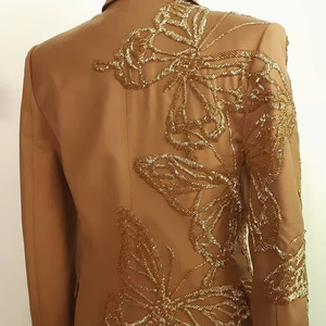 Abrigo de Piel Sintética con Lentejuelas y Bordado Hecho a Mano, Ecológico y de Lujo para Mujer, de OUDINA, para Invierno, Personalizable, de Alta Calidad - Product Image 1