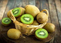 Goede prijs, heerlijke 90% rijpe natuurlijke bulk verse kiwi's van hoge kwaliteit. 100% verse, rijpe en natuurlijke kiwi's.