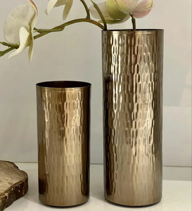 Jarrón de suelo de aluminio moderno martillado hecho a mano, jarrón de Metal único decorativo superventas para Material de vidrio de boda - Product Image 3