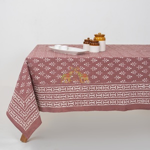 Mantel de mesa con estampado Dabu Dusty Rose, hecho a mano con estampado de bloques en algodón, para hotel y hogar. - Product Image 2
