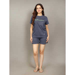 Ensemble court en coton Evolve pour femme – Doux et élégant, motif cerise, pyjama avec fermeture boutonnée, coupe décontractée, haut et short pour la maison - Product Image 4