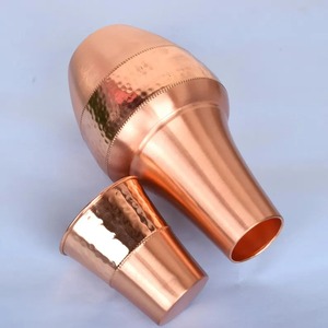 Botella de agua de cobre puro hecha a mano para un estilo de vida saludable, digestión equilibrada y práctica de bienestar Ayurvédico - Product Image 5