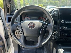 Big White 2024 Nissan Titan 2017 Crew Cab 4WD (seminuevo-Excelente estado) con paquete de utilidad de arranque remoto - Product Image 5