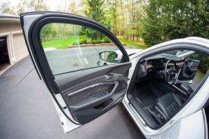 2019 pour Audi E-Tron pour Quattro 20,700 Miles 1 propriétaire double moteur AWD boîte de vitesses automatique hautement équipée cuir Lithium léger R19 - Product Image 2