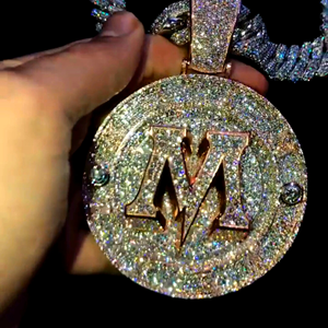 Colgante de Letra Inicial de Lujo con Perla de Agua Salada Helada y Moissanita, Joyería Hip Hop, Diseño de Alfabeto Personalizado, Acabado Dorado, Brillo Premium - Product Image 2