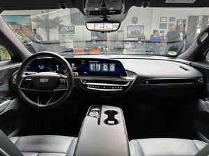 รถ SUV ปี 2025 L-YRIQ SPORT AWD มือสอง สภาพดี ไมล์น้อย ไฟ LED พร้อมขาย - Product Image 2