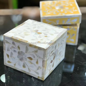 Joyero de concha natural pulido hecho a mano con incrustaciones de perlas madre florales, artesanía de calidad para decoración de bodas, artículos de regalo - Product Image 1