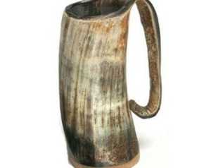 Tasse en corne de viking gravée sur mesure, cadeau personnalisé unique pour homme, produit d'artisanat naturel fabriqué à la main - Product Image 2