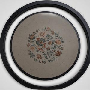 Placa de cargador de hierro rosa de ópalo, tonos rosas brillantes, borde dorado cepillado, diseño Art Deco ligero para ocasiones románticas - Product Image 1