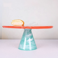 Support à gâteau en résine Aqua Swirl fait main, durable, de luxe, écologique, compatible lave-vaisselle, plateau de présentation Artizon Studio pour mariage et fête