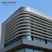 Système de persiennes verticales fixes en alliage d'aluminium de conception moderne avec profil aérodynamique et design écologique pour la ventilation des façades de bâtiments