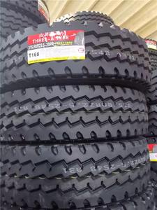 Pneu commercial premium 235/85R16 adapté à diverses applications de camions, offrant une résistance à l'usure de la bande de roulement durable et des performances routières stables. - Product Image 4