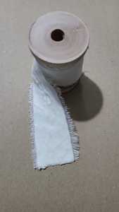 Rollos de cinta de terciopelo hechos a medida en colores blancos disponibles en carretes ideales para el teñido personalizado adecuado para proyectos de arte y artesanía - Product Image 5