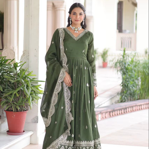 Nouvelle robe Anarkali en faux georgette écologique décontractée de créateur avec broderie lourde et travail de paillettes avec dupatta à bas prix - Product Image 1