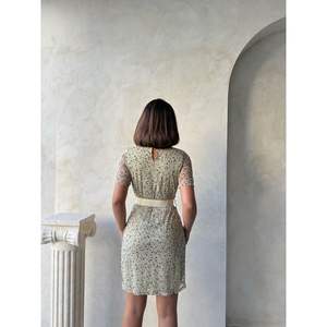 Vestido Casual de Manga Corta con Cinturón Negro de Topshow Stone, Producto al por Mayor - Product Image 1