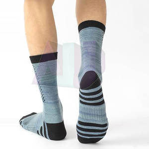 Chaussettes de sport respirantes en spandex/polyester pour l'entraînement et le confort tout au long de la journée - Product Image 5