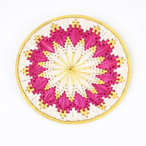 Assiette décorative rose et blanche tissée à la main avec un motif starburst Tenture murale pour la décoration de la chambre Office Party - Product Image 1