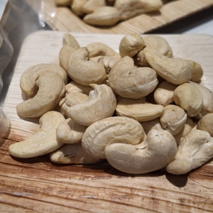 Nueces de Anacardo Frescas al por Mayor, Grado W180, Certificadas Orgánicas por USDA/UE, Directamente de Camboya - Product Image 2