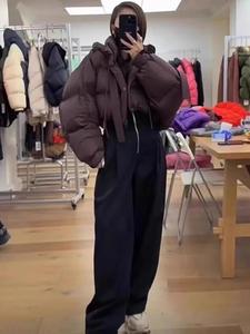 Veste alternative à capuche surdimensionnée de style de rue pour femmes manteau thermique d'hiver noir avec fermeture éclair à l'avant et option de marque personnalisée - Product Image 4