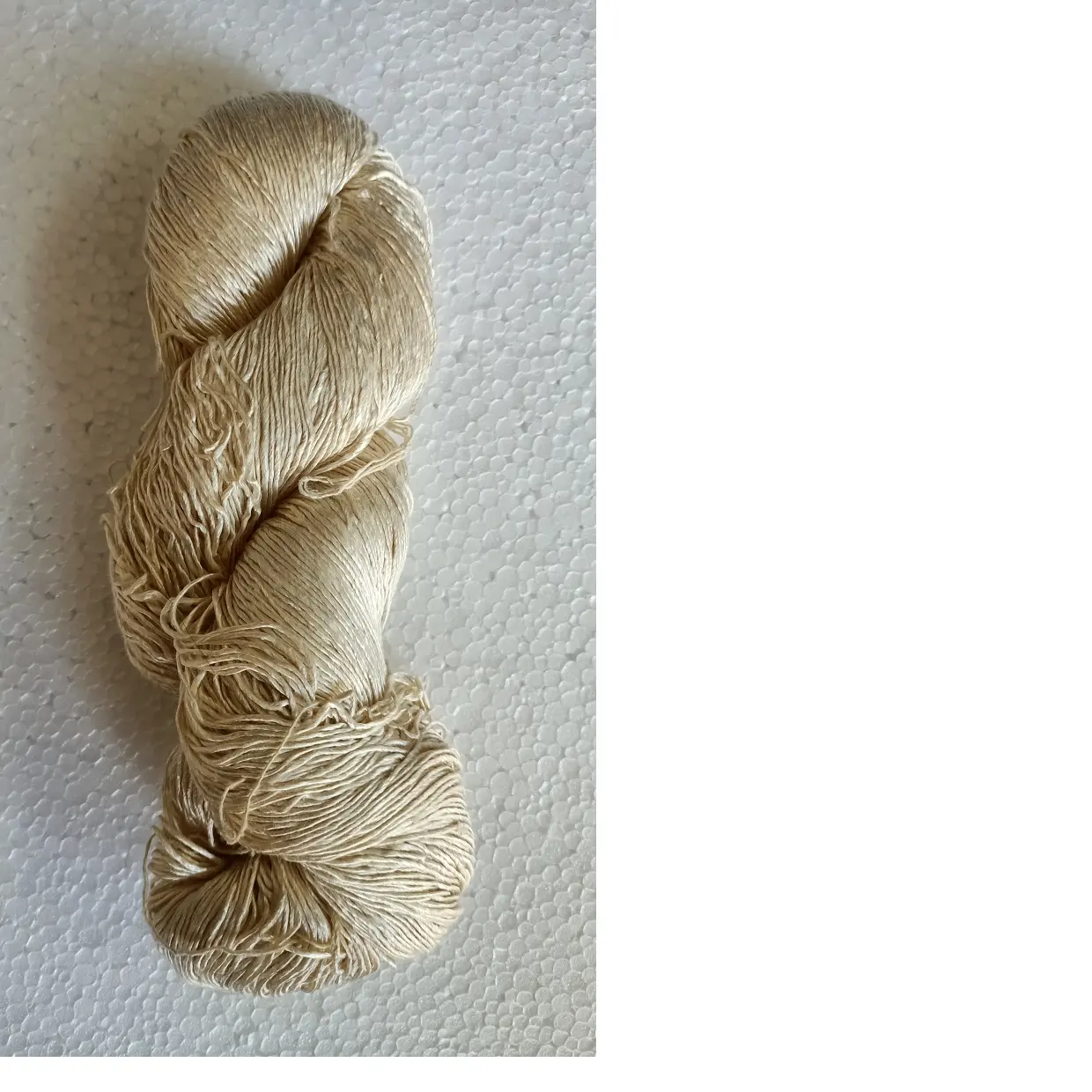 100% pure mulberry silk yarn in premium quality ideal for textile spinners and weavers for resale in ` 1 mm thickness