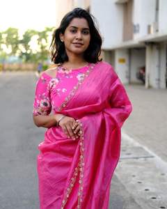 Saree numérique imprimé floral à la demande de haute qualité pour les vêtements ethniques indiens des femmes au prix de gros du fournisseur indien - Product Image 4