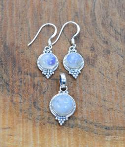 Ensemble de boucles d'oreilles et de pendentif en argent sterling 925 plaqué or avec pierre de lune pour femmes, bijoux bohèmes faits à la main, tendance, cadeau de fête - Product Image 1
