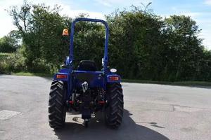 Achetez un tracteur à roues LOVOL M254 55HP 4WD avec cabine climatisée, poids de 4255 kg, capacité de charge avant de 1000 kg, pompe moteur essentielle, disponible dès maintenant - Product Image 6