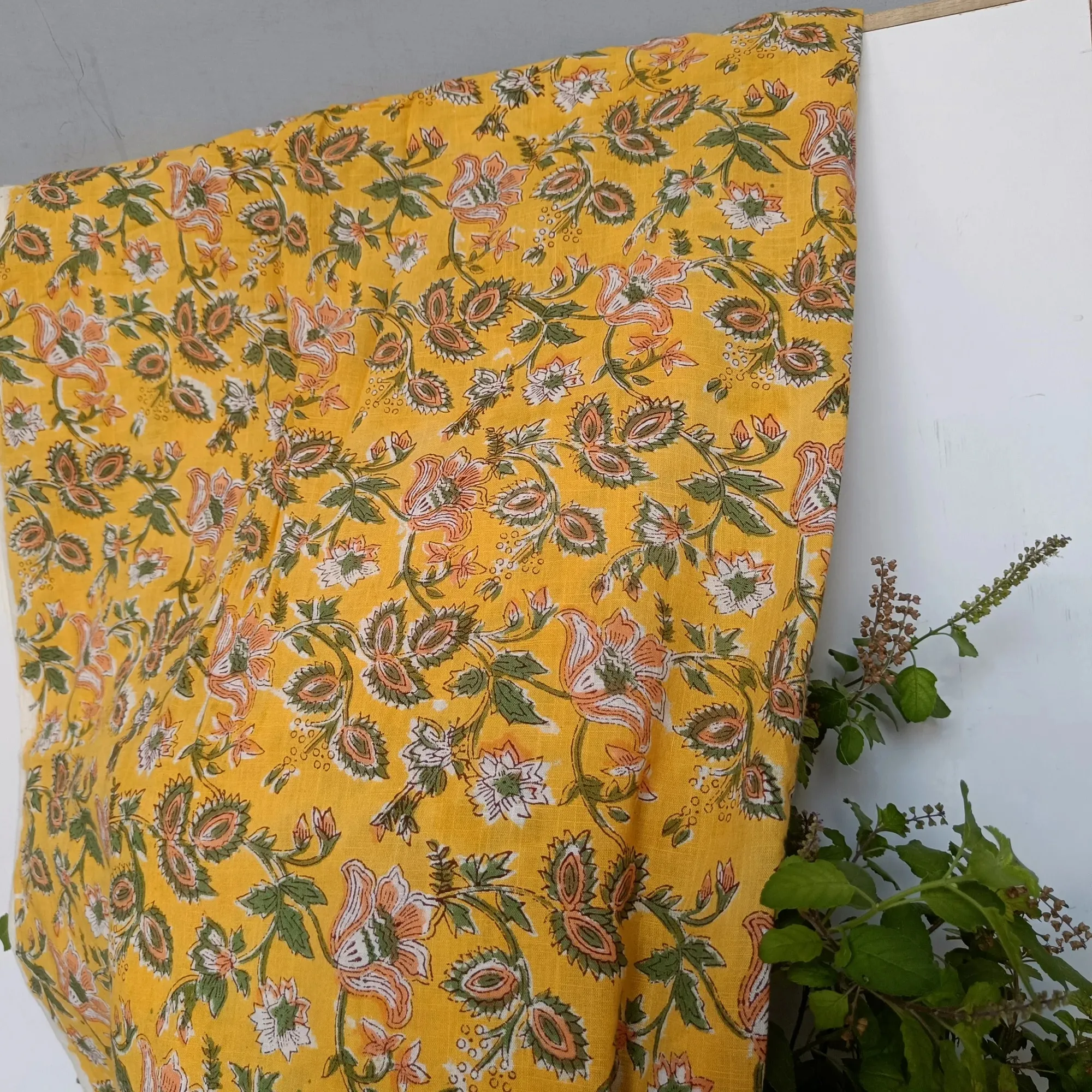 ชุดเดรสผ้าพิมพ์ลายดอกไม้ทำมือพิมพ์ลายบล็อกทำจากอินเดีย