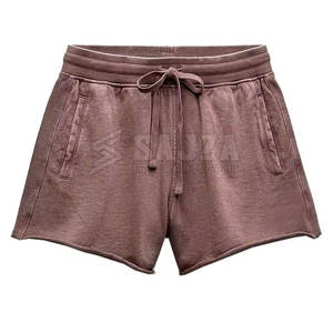 Short délavé à l'acide pour femme avec un tissu de haute qualité et un ajustement confortable idéal pour un usage quotidien - Product Image 1