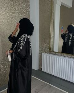 Abaya longue en soie de luxe sur mesure, élégante, style Dubaï, pour femmes musulmanes, anti-rides, faite à la main, pour la prière - Product Image 1