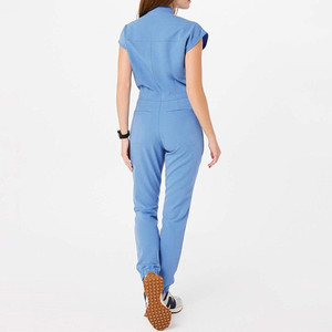 Conjuntos de uniformes Everyday Scrubs con camisa de manga corta suave y cuello alto estructurado para profesionales - Product Image 4