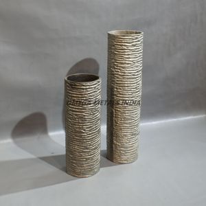Jarrón de Metal alto ondulado plateado Diseño cilíndrico hecho a mano Moderno y minimalista Accesorio interior de madera Fábrica al por mayor - Product Image 2