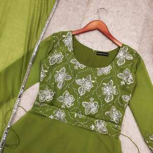 Vestido DE TRABAJO elegante de diseñador de color verde para mujer Dupatta con seda bordada Anarkali Salwar para bodas para niñas - Product Image 6