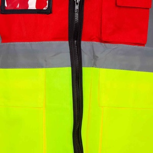 Chaleco de Seguridad Multicolor con Luz LED, Diseño Único para Seguridad, Nuevo Chaleco de Seguridad para Construcción y Tráfico, Hecho en Pakistán - Product Image 3