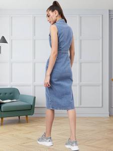 Robe midi moulante en denim pour femmes de qualité supérieure, parfaite pour les sorties décontractées et les soirées disponibles à la vente - Product Image 2