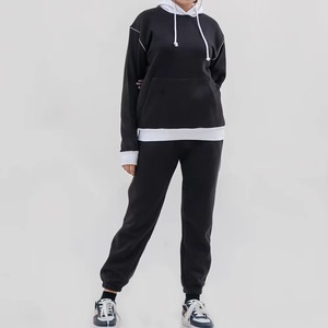Conjunto Deportivo Ligero y Transpirable de Algodón 100% Negro para Mujer, Ecológico, con Logotipo Personalizado, Diseño 2 en 1 con Patrón Liso - Product Image 2