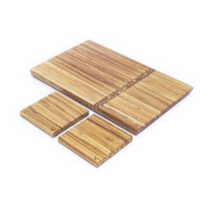 Planche à découper durable en bois d'acacia naturel écologique fait à la main et pagaie de service avec poignée pour fromage et nourriture - Product Image 1